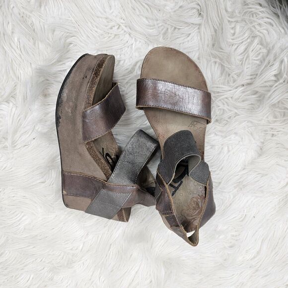 OTBT Bushnell Pewter Metallic Leather Platform Wedge Sandals Womens Shoe Sz 6M - Picture 1 of 8